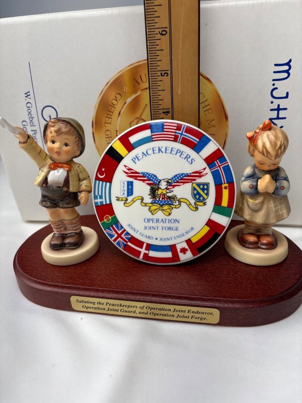 Hummel Peacekeepers Figures 495 Joint Endeavor Plaque Box & Paperwork Display - Picture 11 of 16
